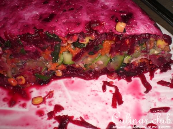 Слоёный овощной салатик с грибным соусом( вариант)