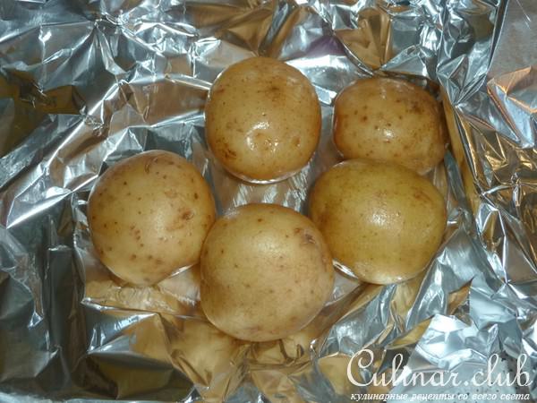 Салат из молодого картофеля с сельдью и зеленью
