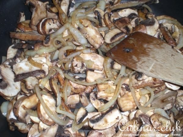 Слоёный овощной салатик с грибным соусом( вариант)