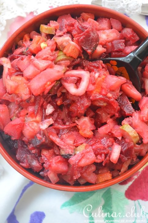 Салат из квашеной капусты и красной свеклы