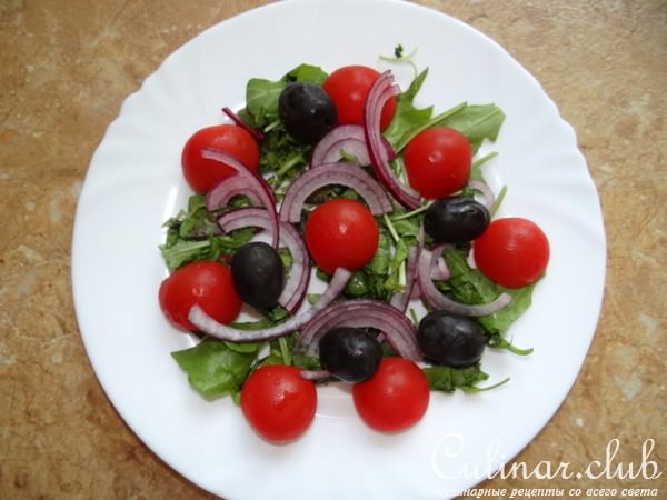 Легкий салат с моцареллой UNAGRANDE, овощами и форелью