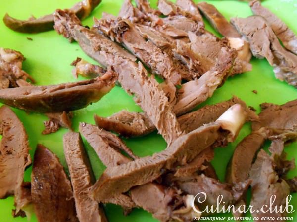 Салат с кабачком и индюшачьими сердечками