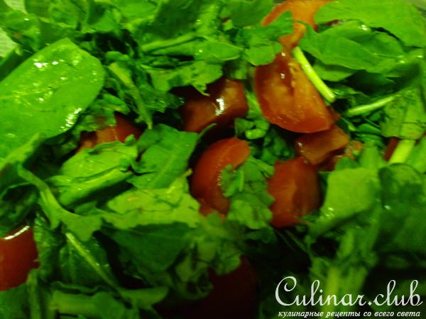 Салат из помидор с руколой