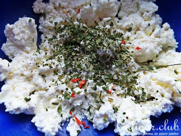Морковный салат с творожными шариками