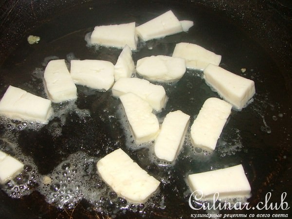 Теплый салат с сыром Халлуми