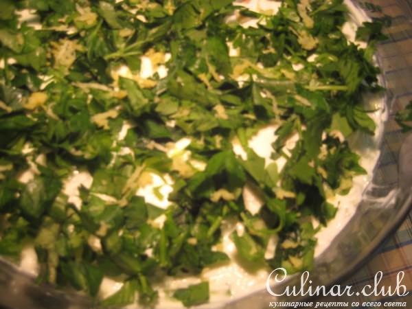 Салат из курицы и 3-х сортов сыра.