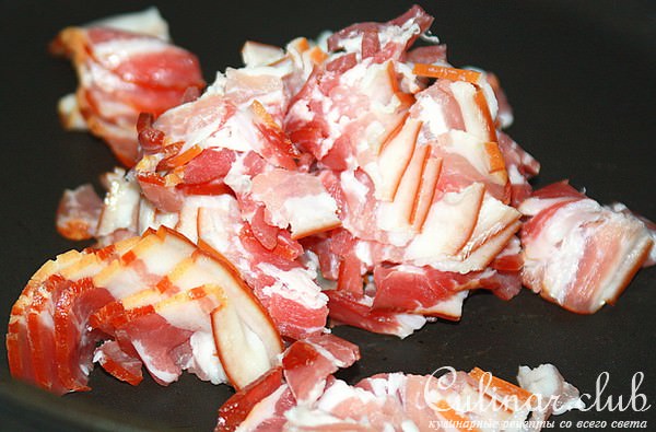 Салат французский с беконом и горзонзолой.