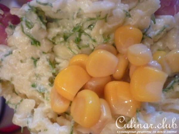 Сырный салат с кукурузой