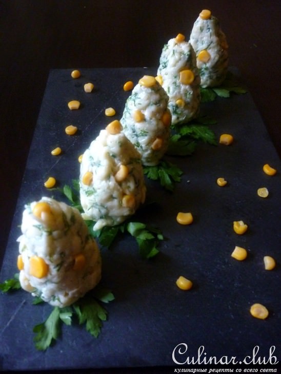 Сырный салат с кукурузой
