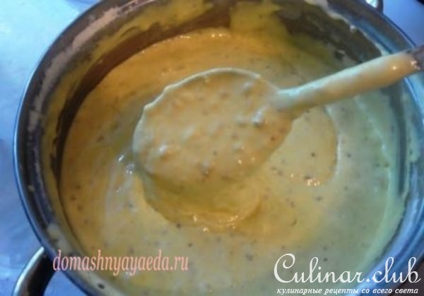 Яблочная шарлотка с орехами