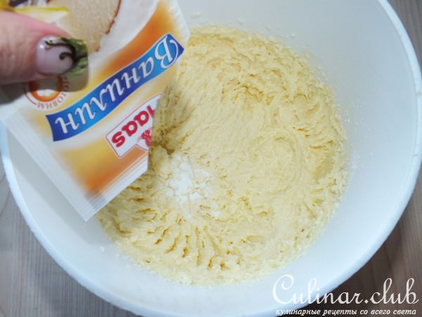 Пирог с черной сливой