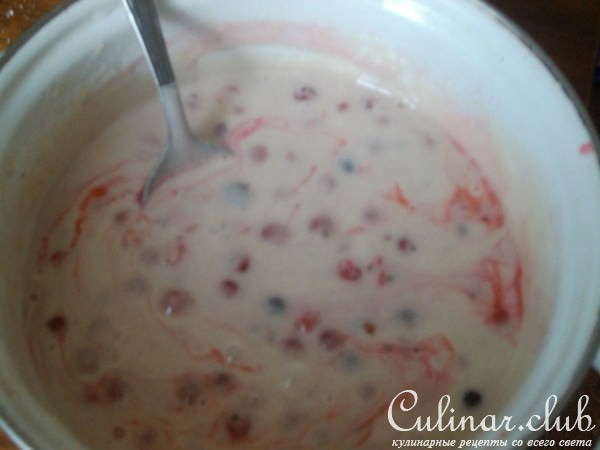 Шарлотка с красной и чёрной смородиной (вариант)