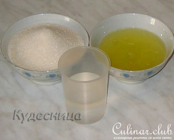 Пирог с брусникой и меренгой