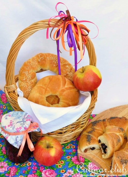 Калачи с изюмом "Омские".