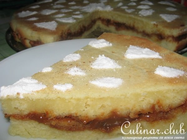 Пирог со сгущенкой.