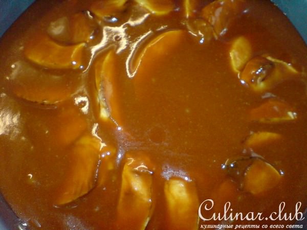 Пирог яблочный с курагой и карамелью