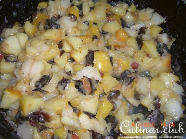 Яблочный пирог с медово-миндальной заливкой