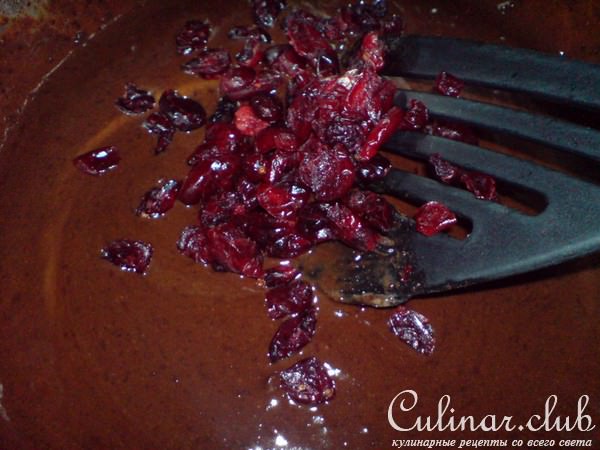 Пирог с горьким шоколадом и грецкими орехами