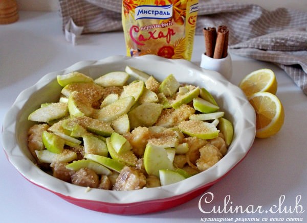 Пряный крамбл с яблоком и бананом
