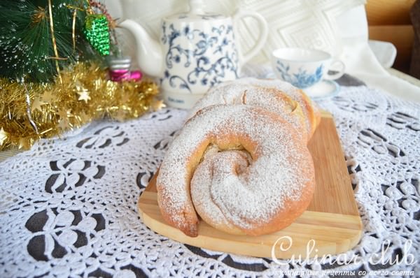 Ensaimadas (испанские булки с пьяной сливовой начинкой)