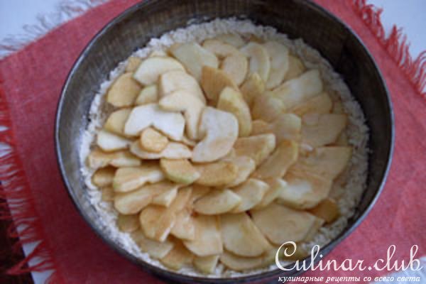 Яблочный пирог с медовой заливкой