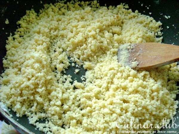 Пирог со сливами под миндальной корочкой