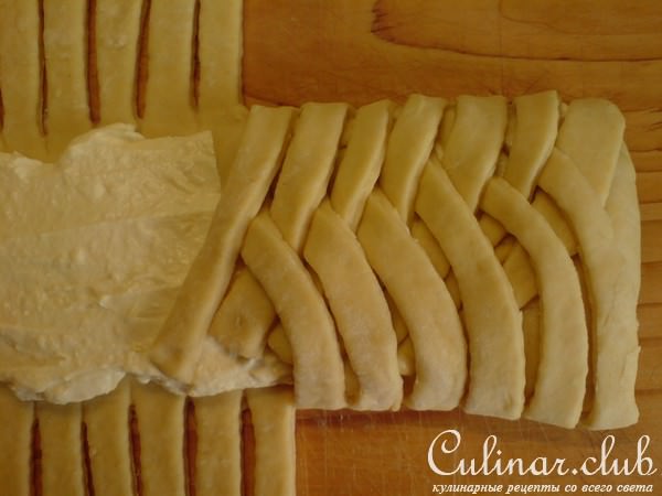Cдобная плетёная лимонная булка