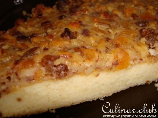 Пирог с орехами и курагой