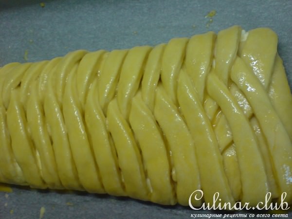 Cдобная плетёная лимонная булка