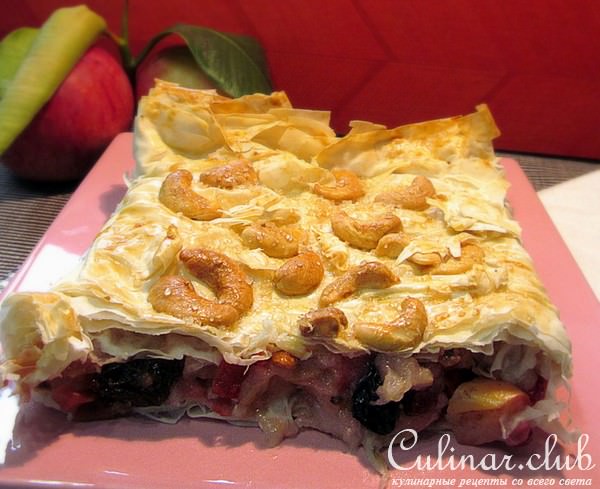 Яблочный пирог с брусникой, корицей и кешью из теста фило! Для Машеньки (манюша) и всех учителей!