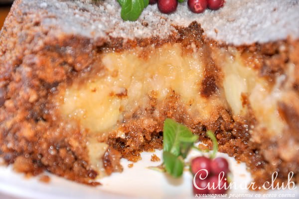 Хлебный пирог с яблоками и брусникой 