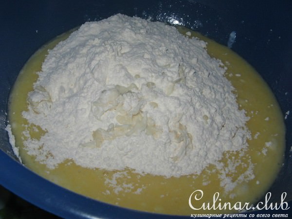 Пирог со сгущенкой.