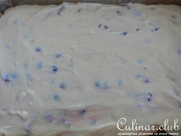 Творожный пирог (с малиной и манкой)