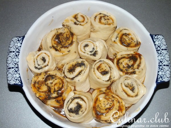 Пирог с маком и карамелью