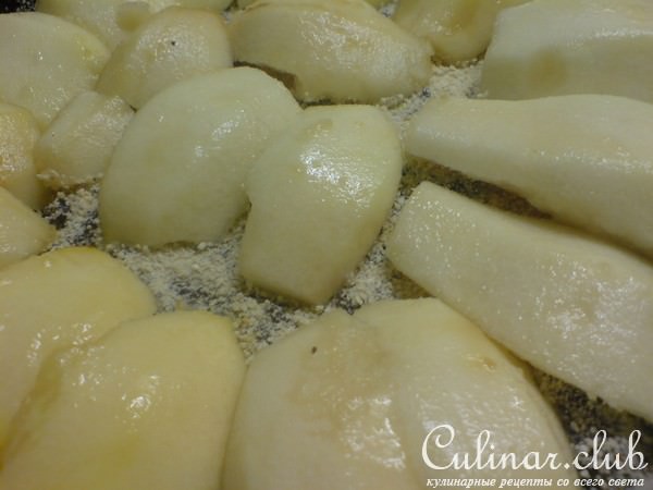 Пирог с грушами и маком под сметанной заливкой