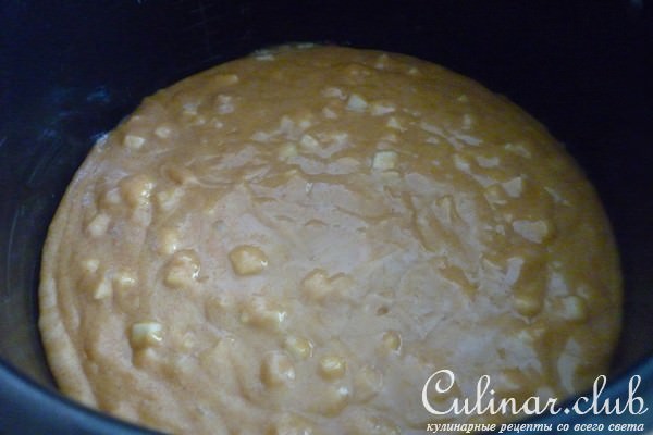 Медовый пирог с яблоками (мультиварка)