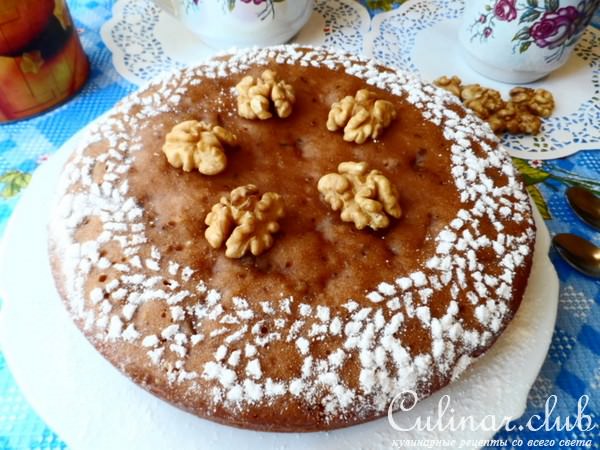 Коврижка медовая с орехами.
