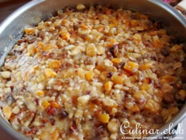 Пирог с орехами и курагой