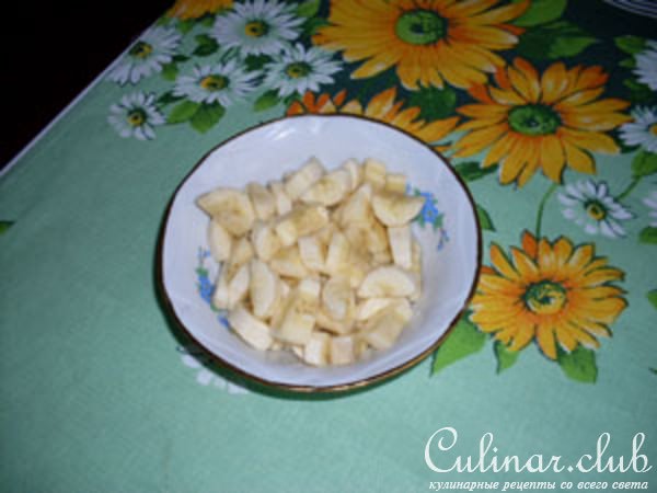Пирог с бананами и вишнями