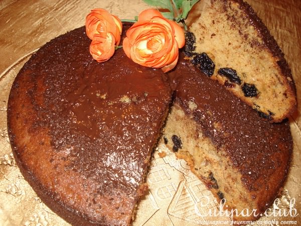 пирог к чаю с орехами.черносливом.изюмом и шоколадом