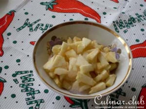Пирог с брусникой и яблоками