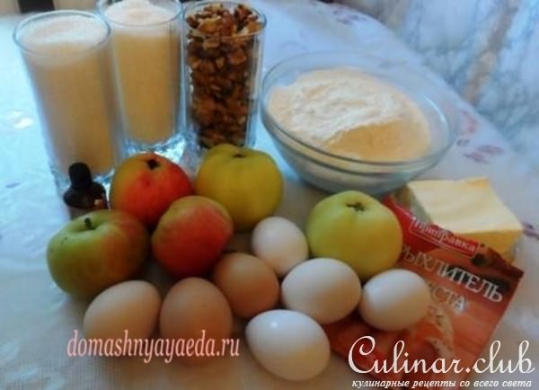 Яблочная шарлотка с орехами
