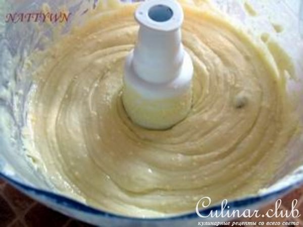 Простой пирог из творога с сухофруктами.