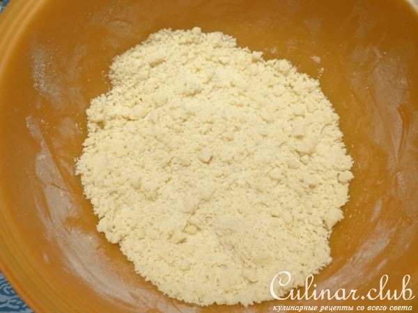 Пирог с черносливом и фундуком