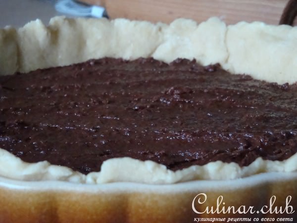 Шоколадный пирог с персиками