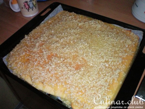 Карамельно-миндальный пирожок.
