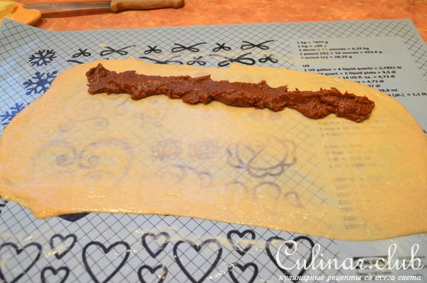 Ensaimadas (испанские булки с пьяной сливовой начинкой)