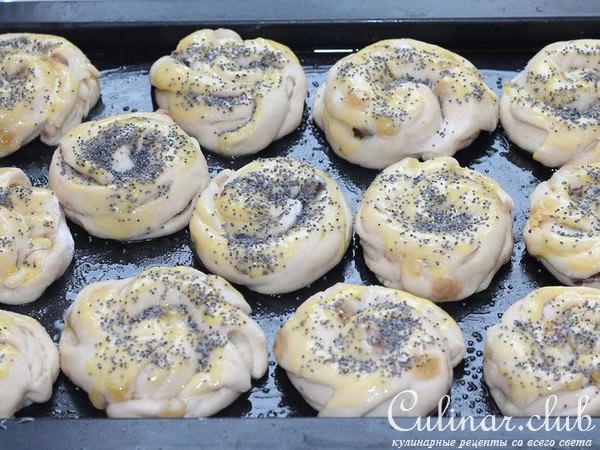 Фасолевые булочки с маком и изюмом