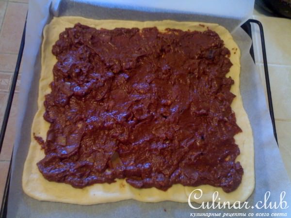 Пирог с шоколадом, яблоками и орехом в пост