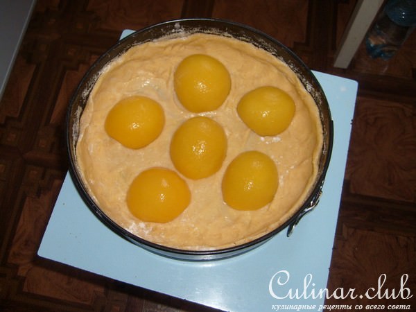 Пирог с персиками